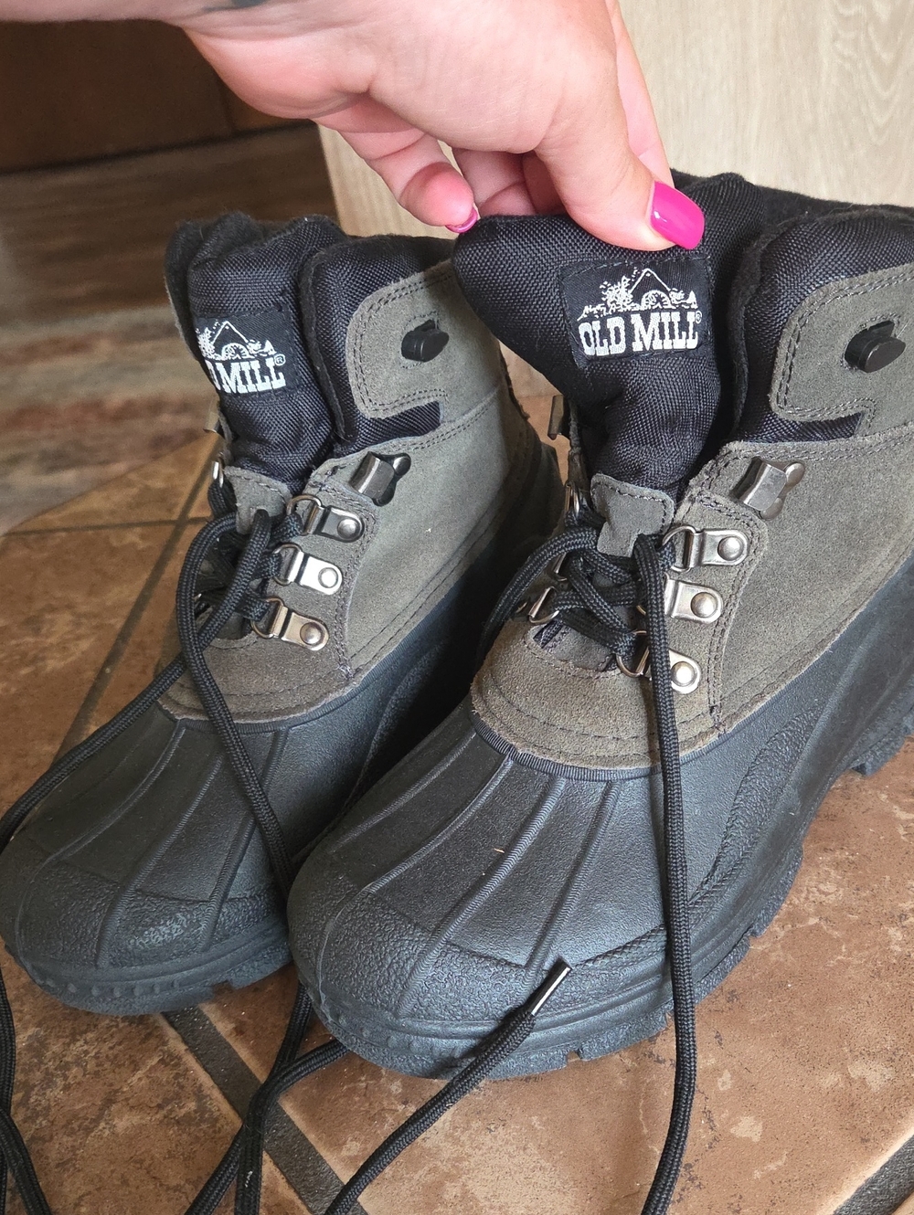 Old Mill Women's Black and Olive Green Duck Boots